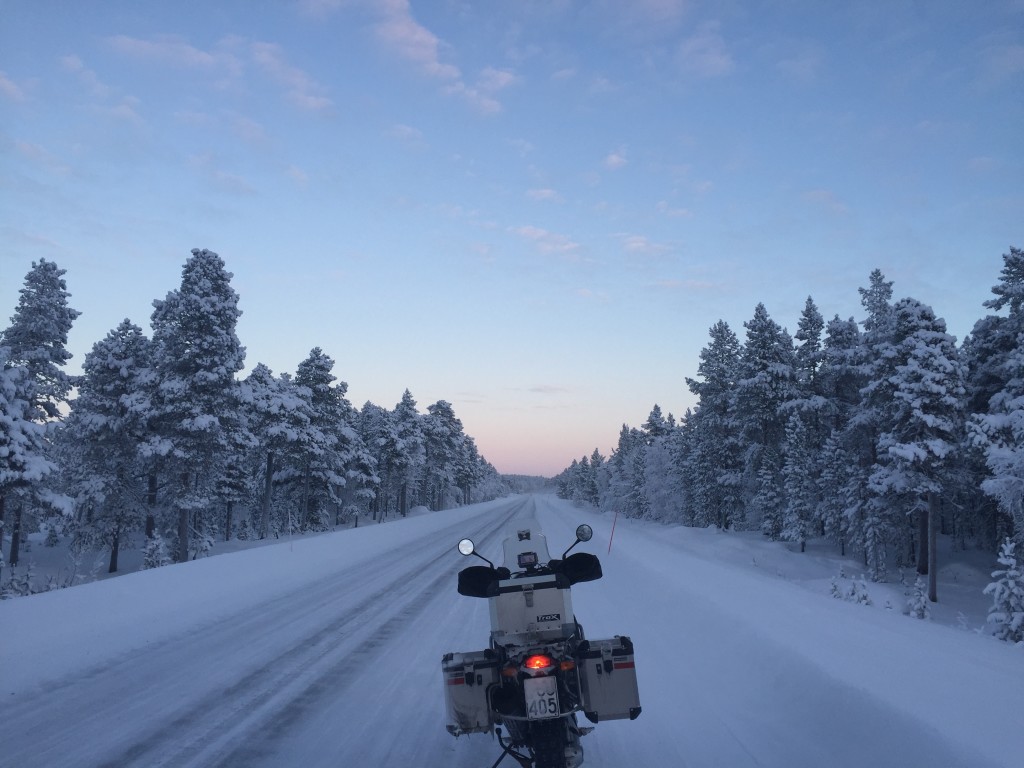 Saariselkä–Ivalo välillä riitti talven kauneutta.